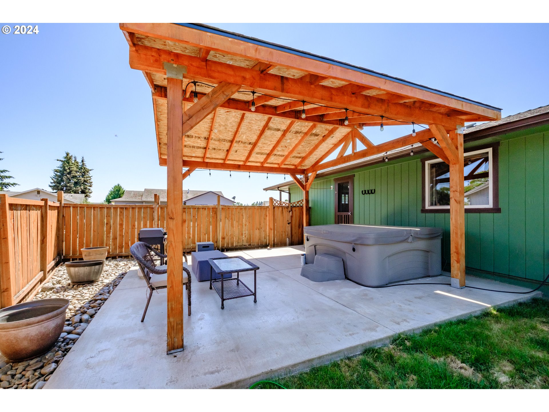 469 DELORES DR