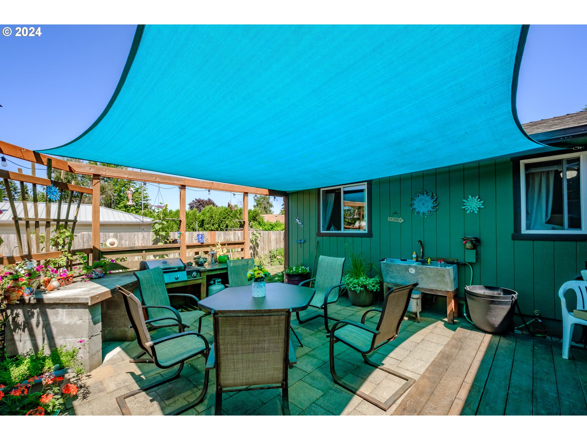 469 DELORES DR