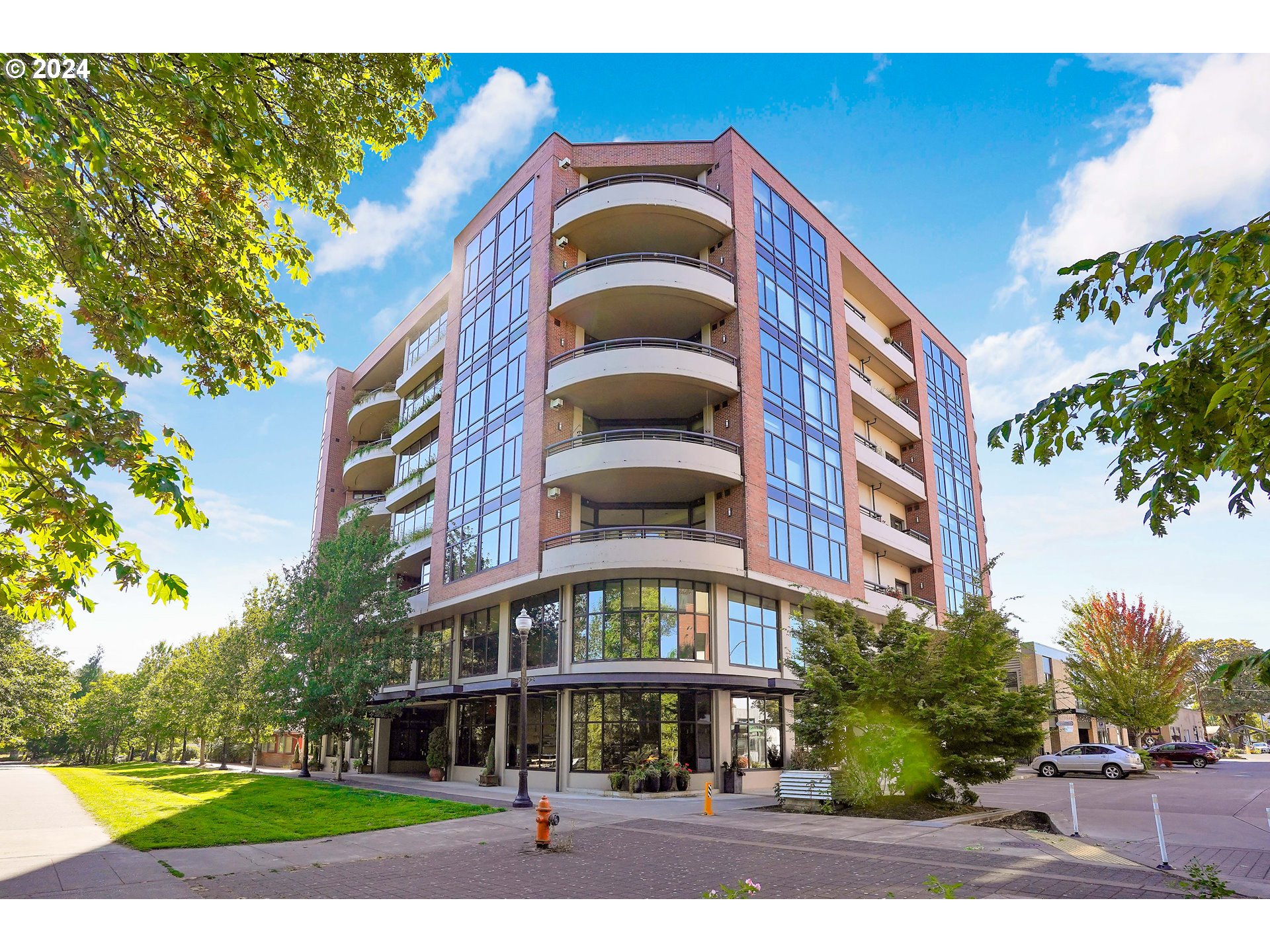 136 SW WASHINGTON AVE