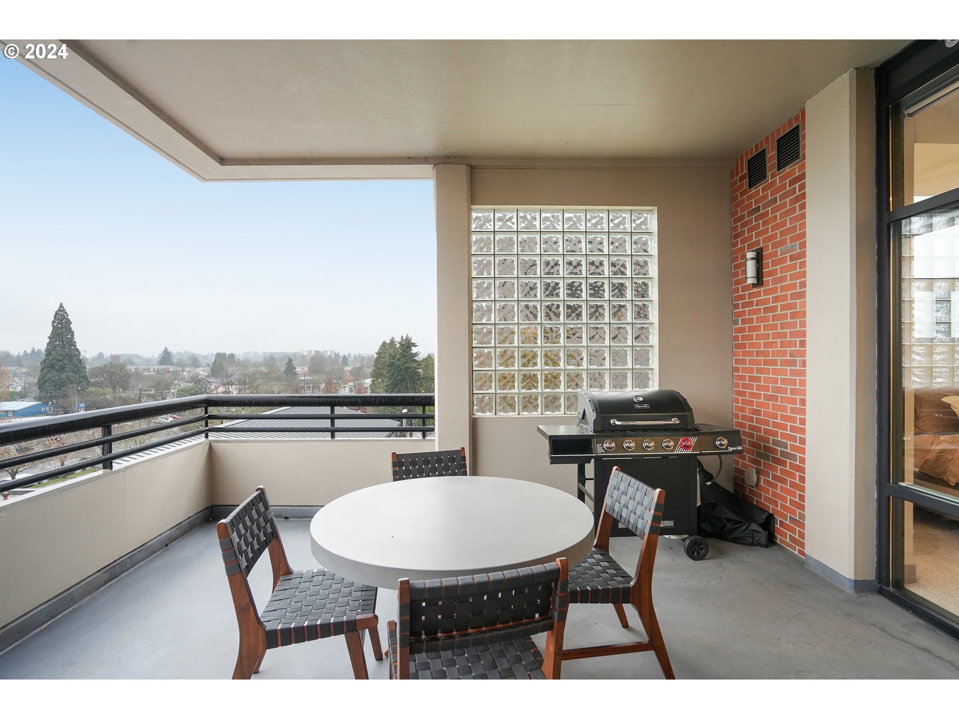 136 SW WASHINGTON AVE