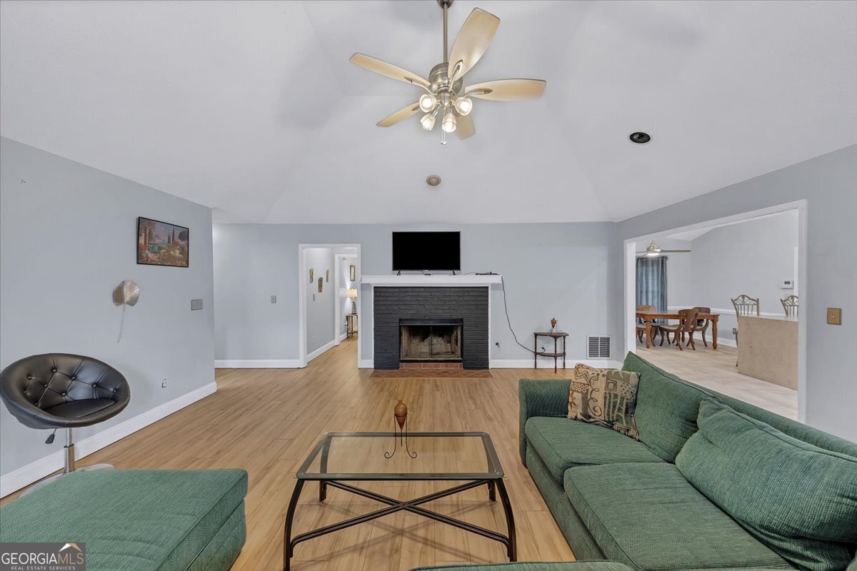 4731 Shadybrook Way SE