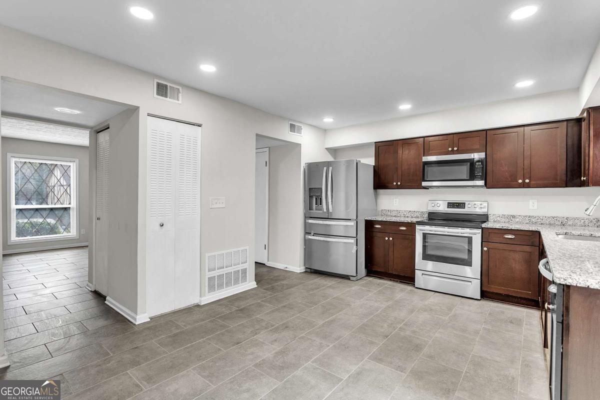 3243 Abbeywood Drive