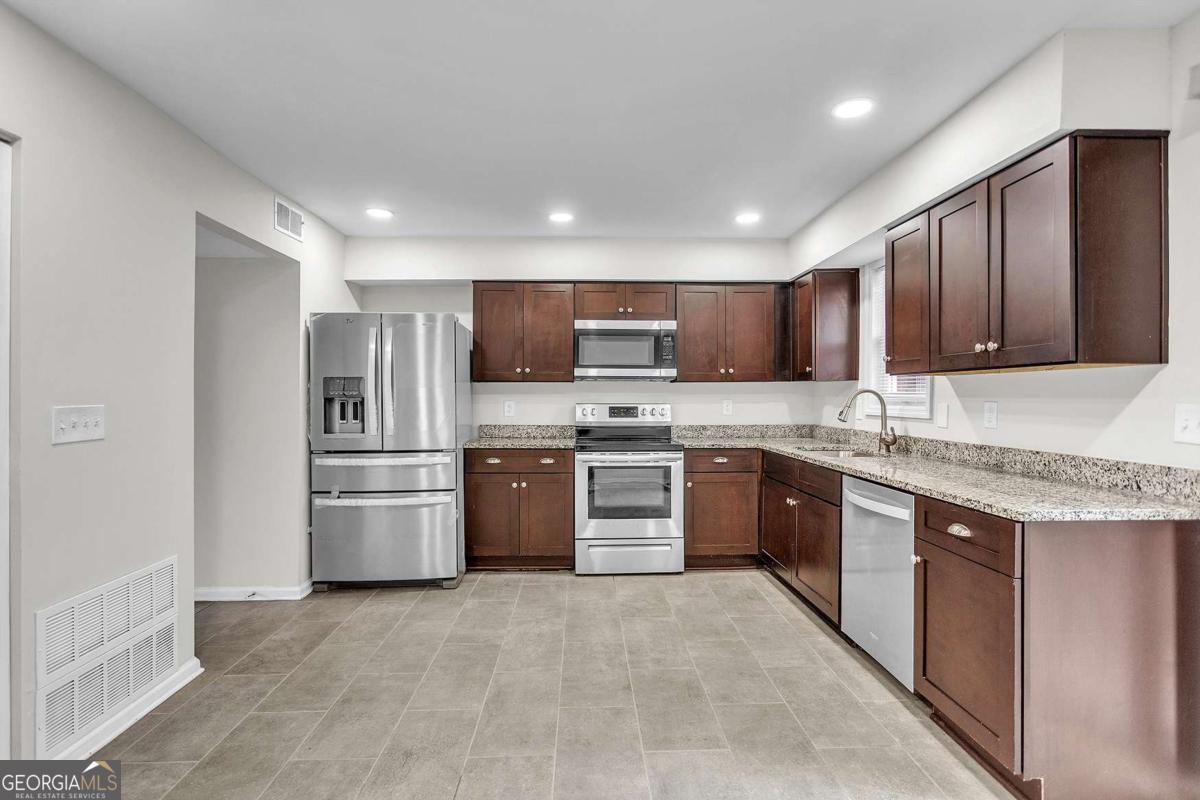 3243 Abbeywood Drive