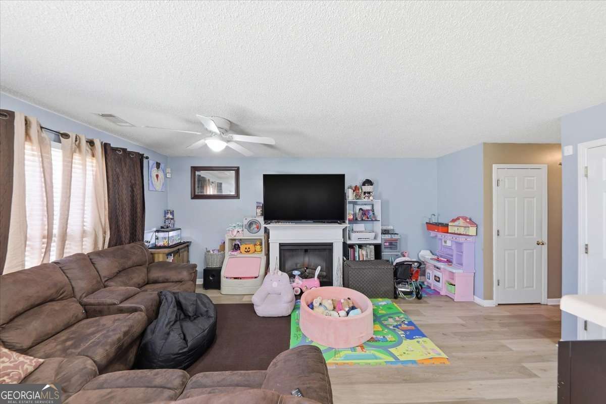 7222 Alicias Way