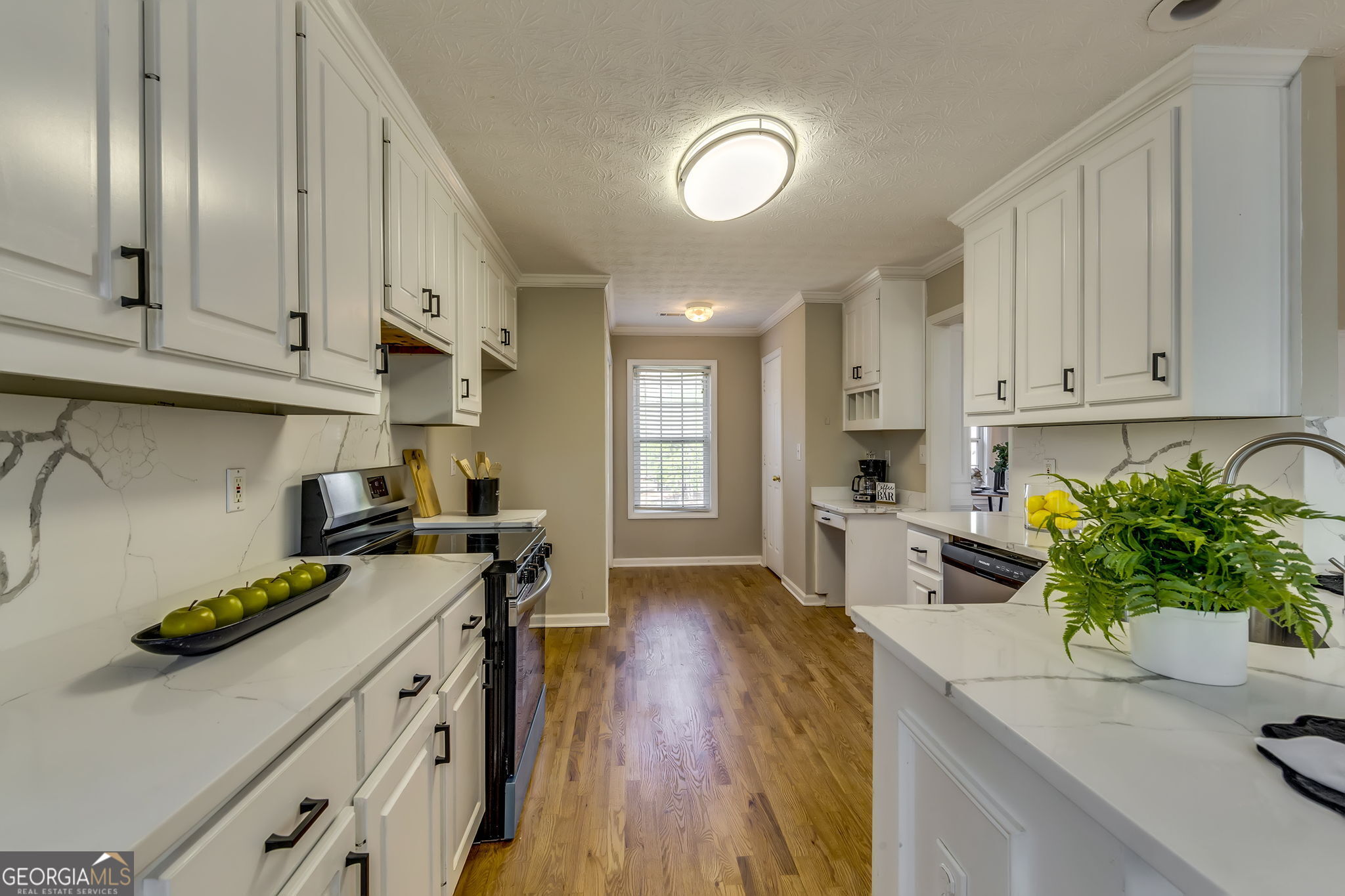 586 Ribbon Lane
