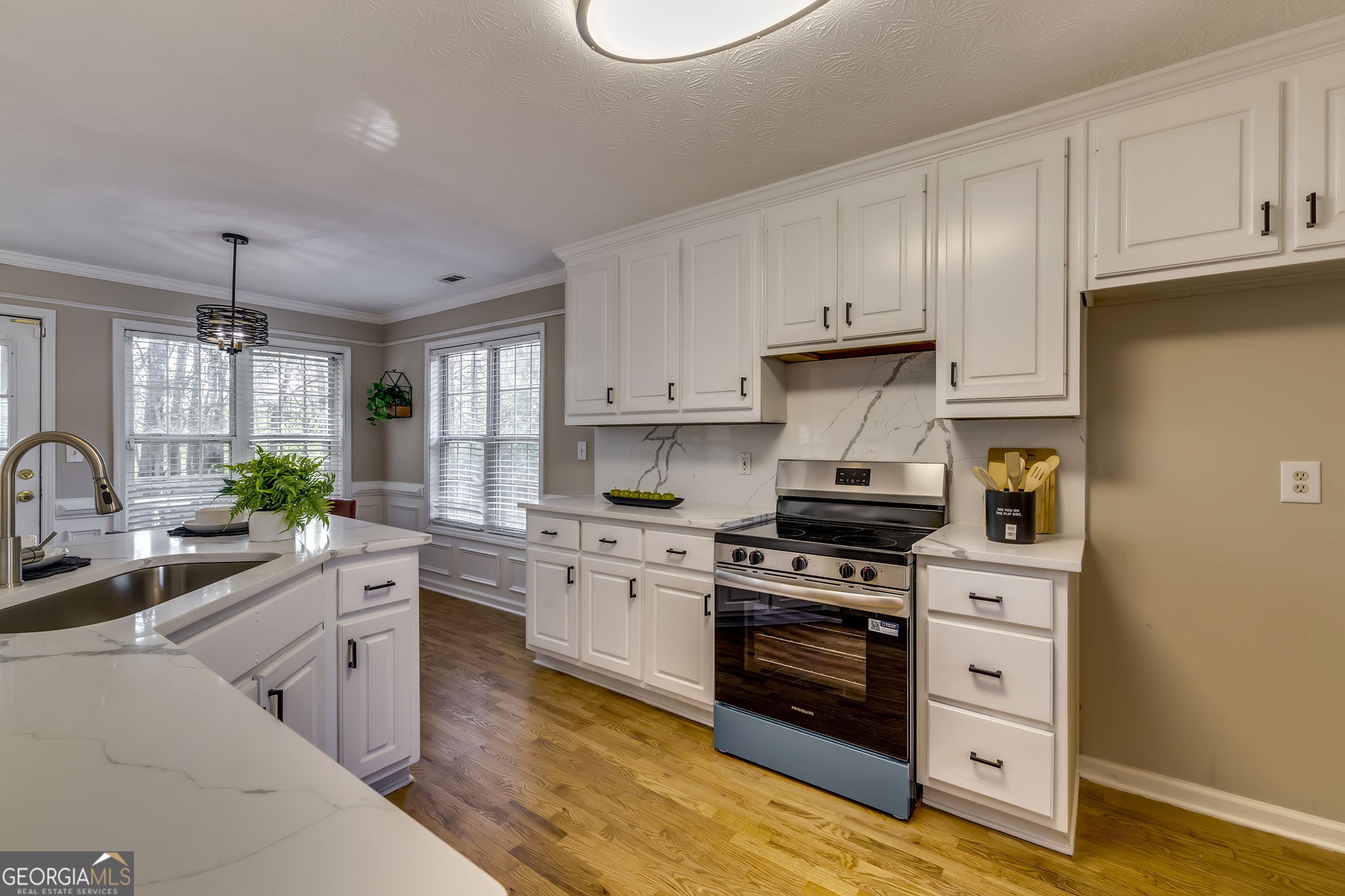 586 Ribbon Lane