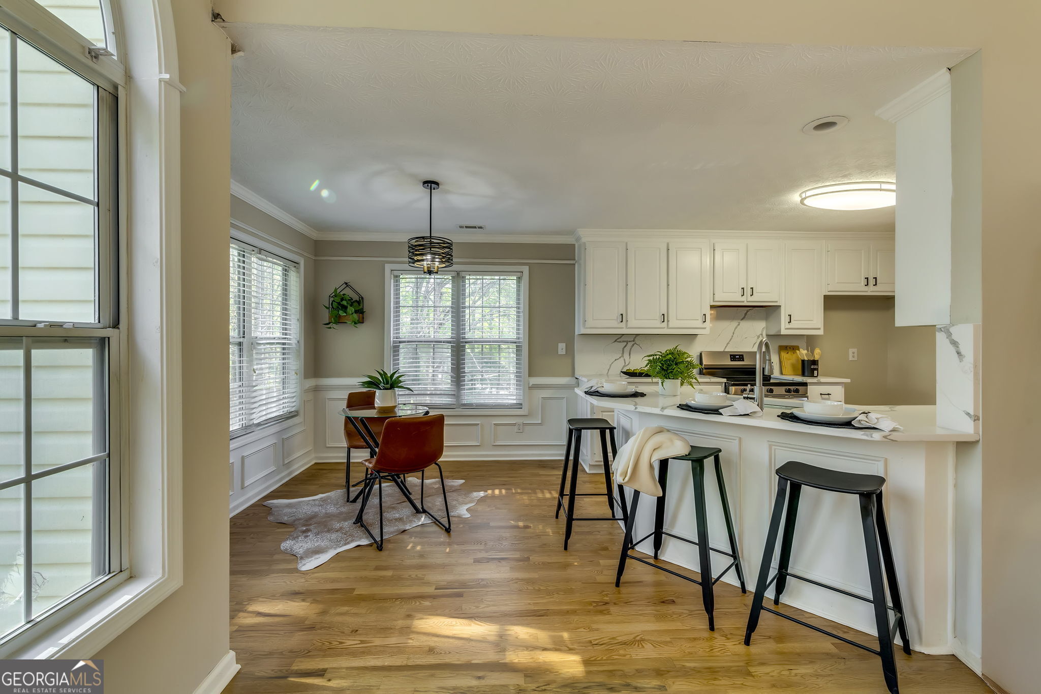 586 Ribbon Lane