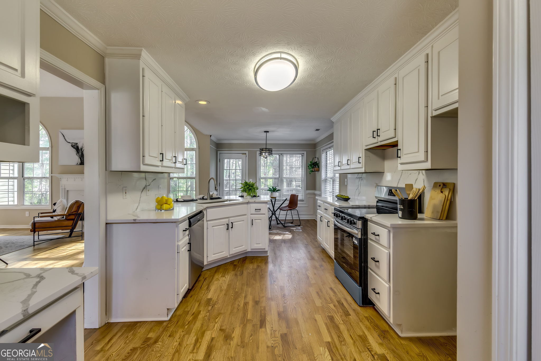 586 Ribbon Lane