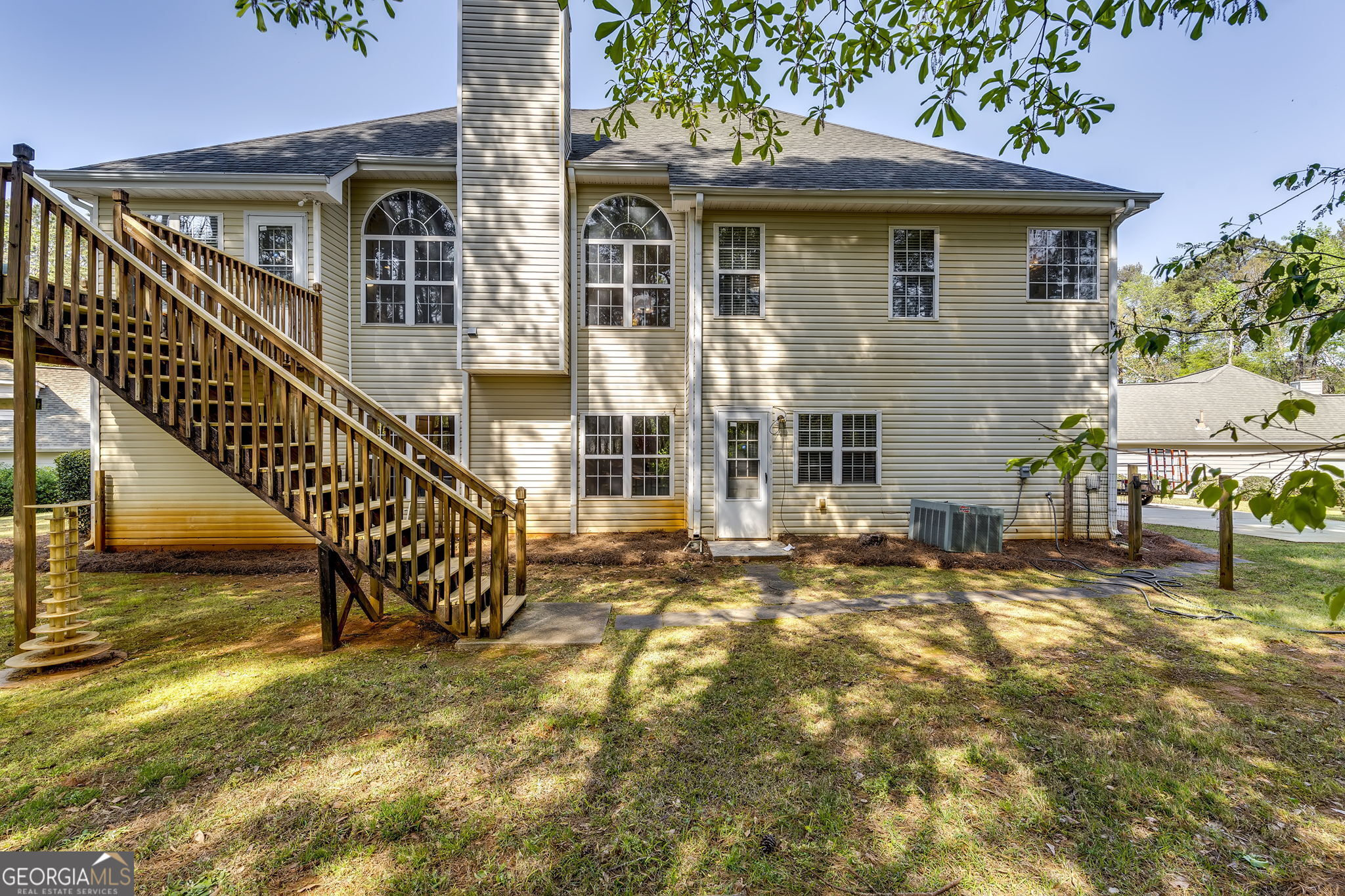 586 Ribbon Lane
