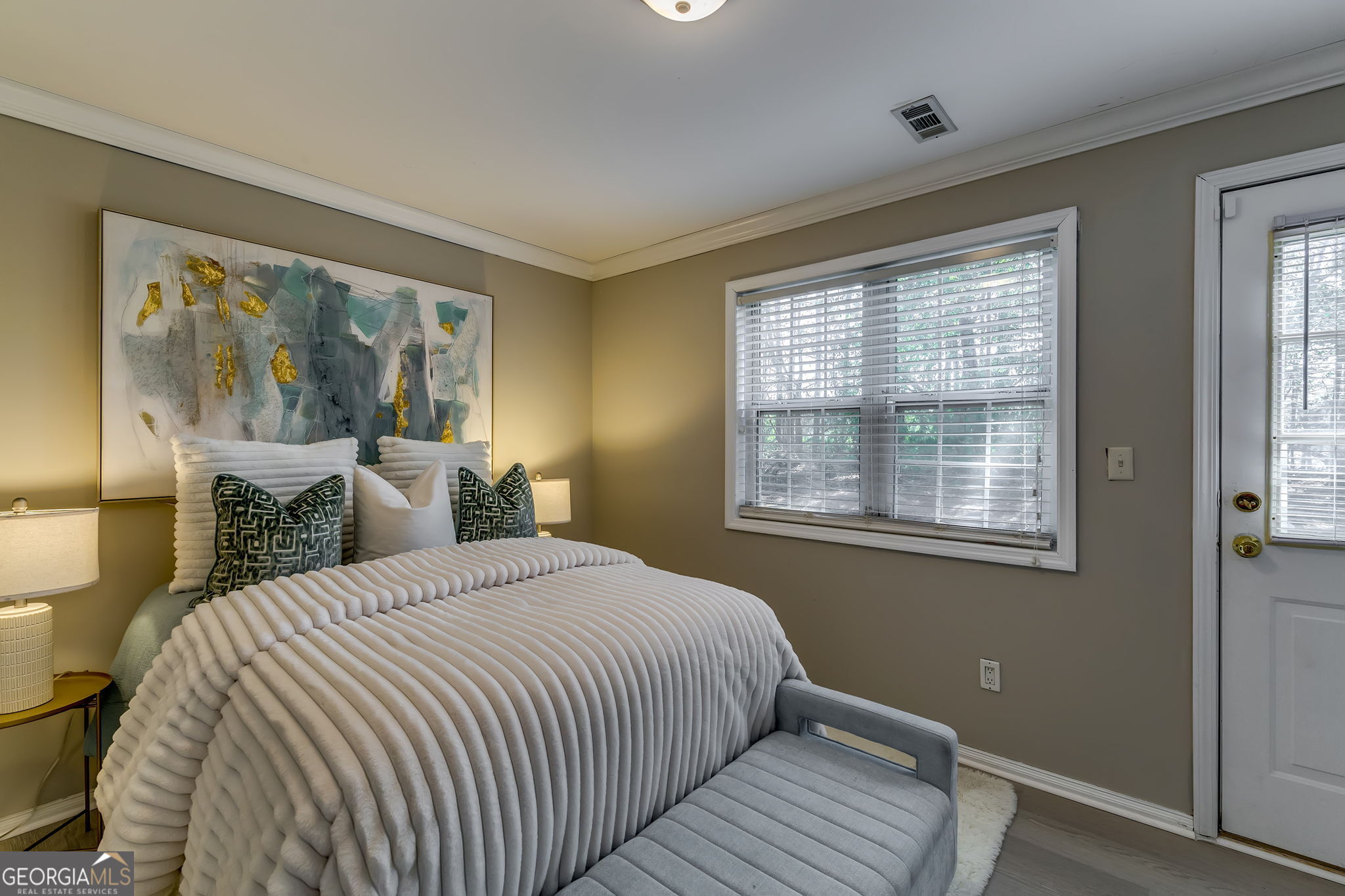 586 Ribbon Lane
