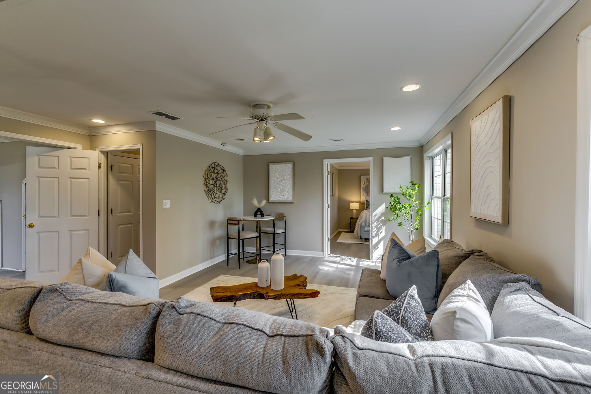 586 Ribbon Lane