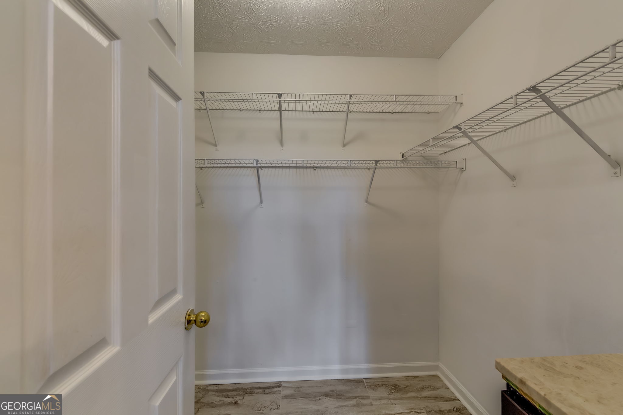 586 Ribbon Lane
