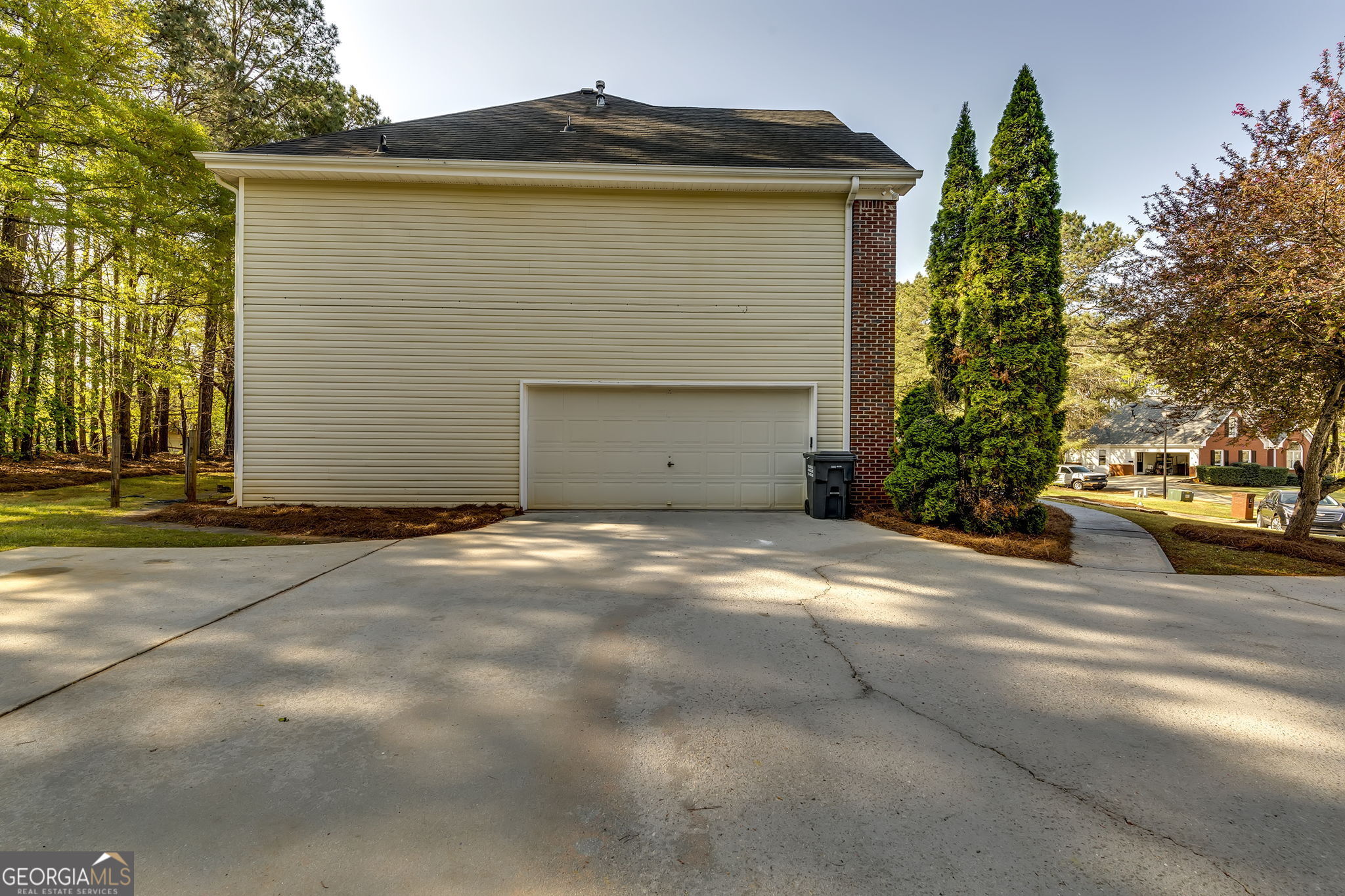 586 Ribbon Lane