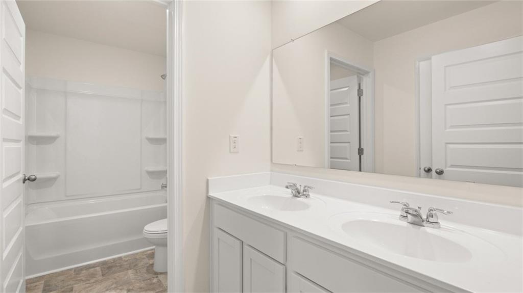 989 BLUE JUNIPER Circle