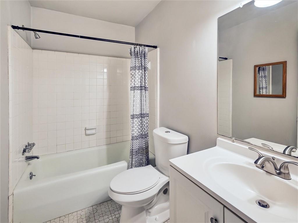 5470 Chanterella Court SW