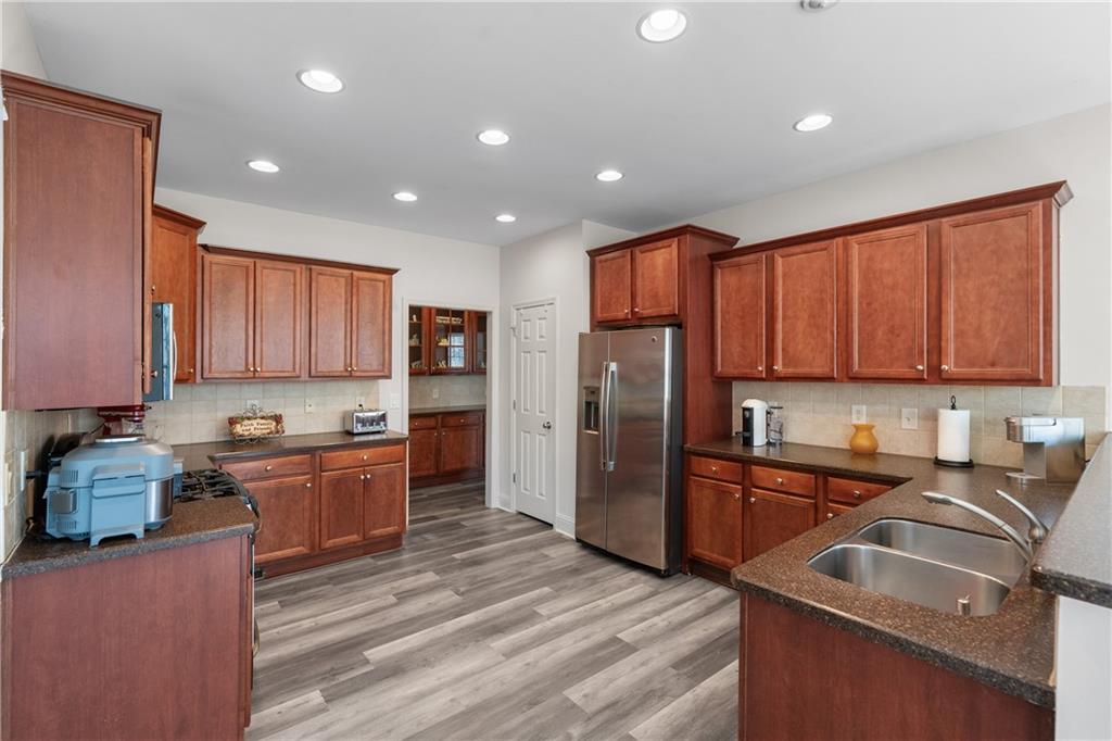 6358 Aarons Way
