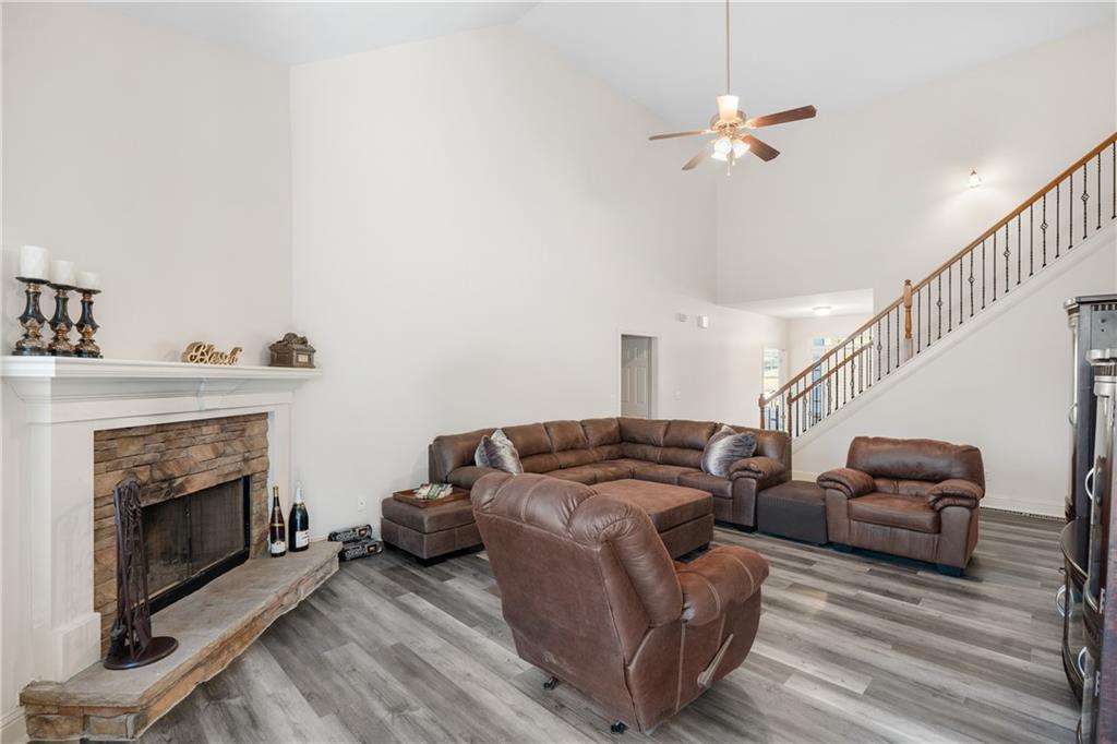 6358 Aarons Way