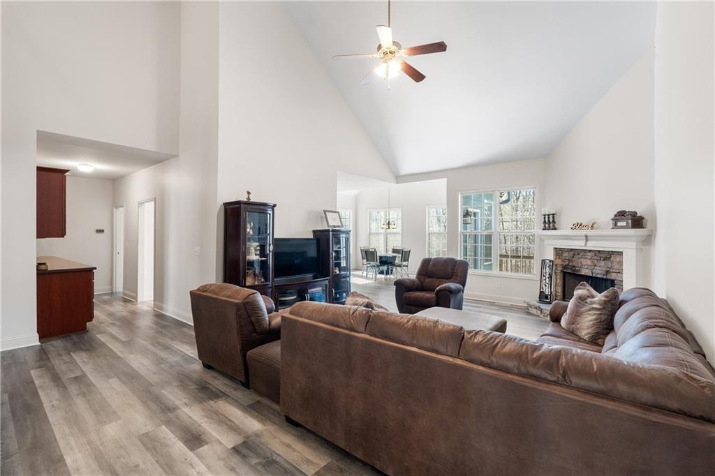 6358 Aarons Way