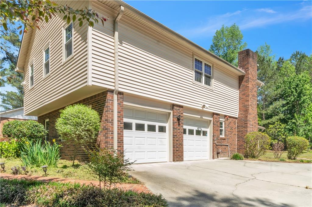 9082 Chestnut Lake Drive