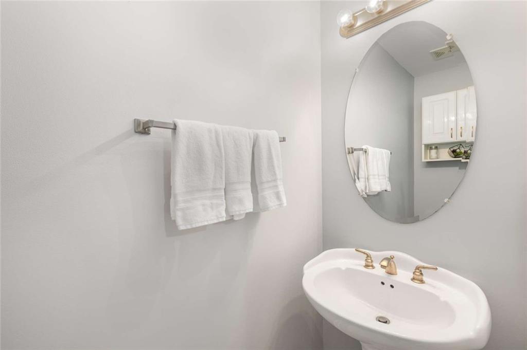 1403 Ashford Creek Circle NE