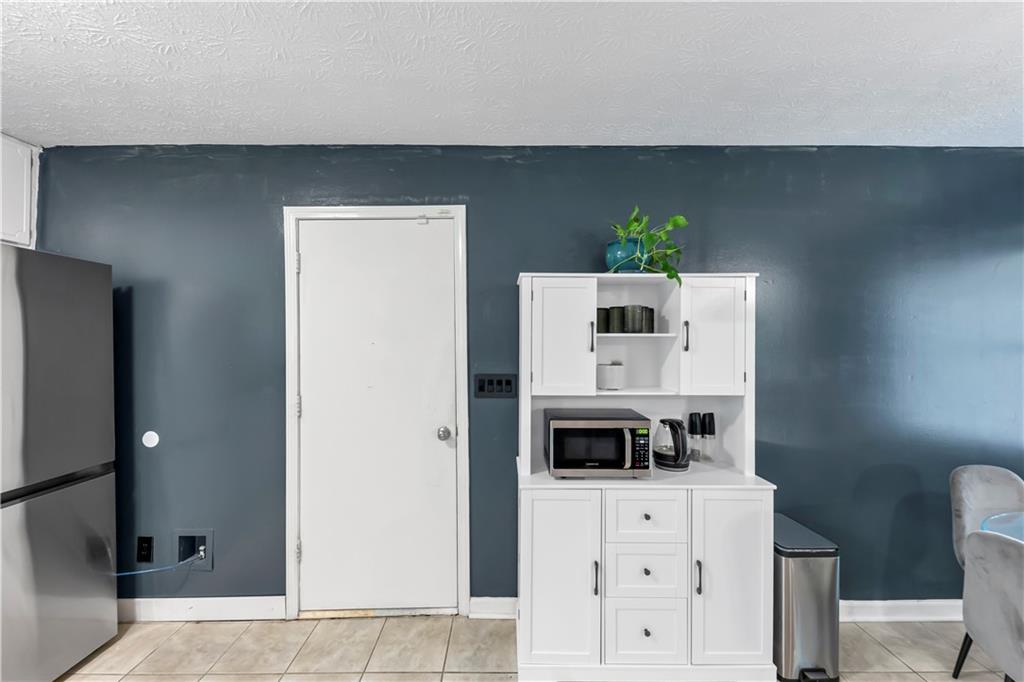 6725 River Glen Drive