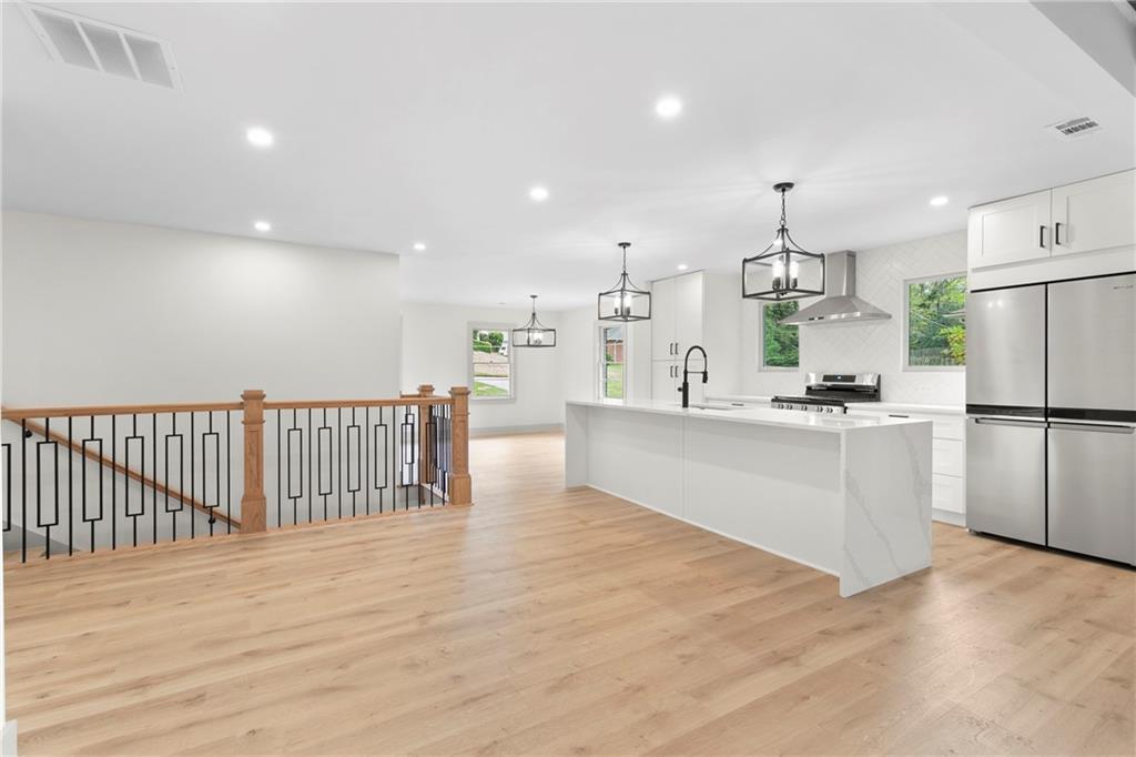 3216 Woodview Drive SE