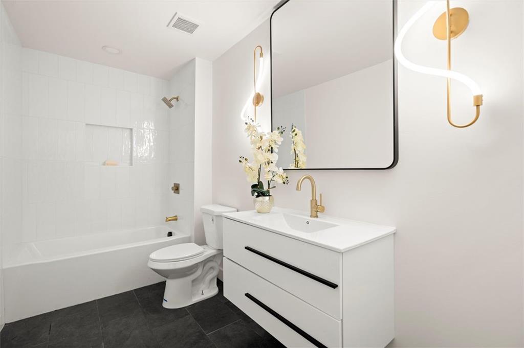 344 Woodstock Drive SW