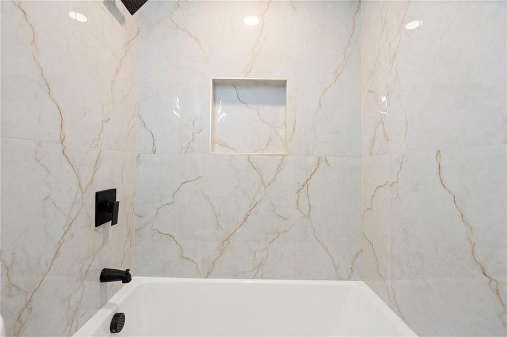 344 Woodstock Drive SW