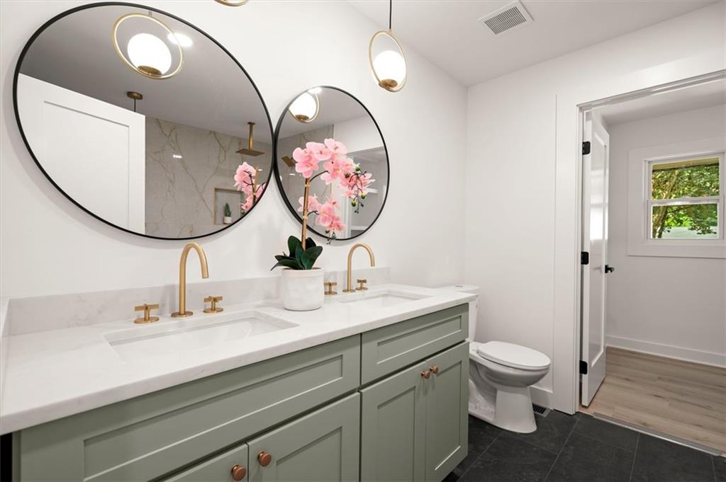 344 Woodstock Drive SW