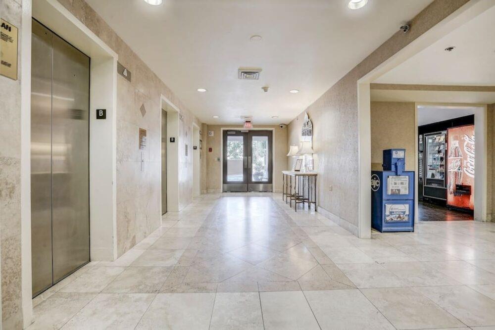 300 Peachtree Street NE Unit 6H