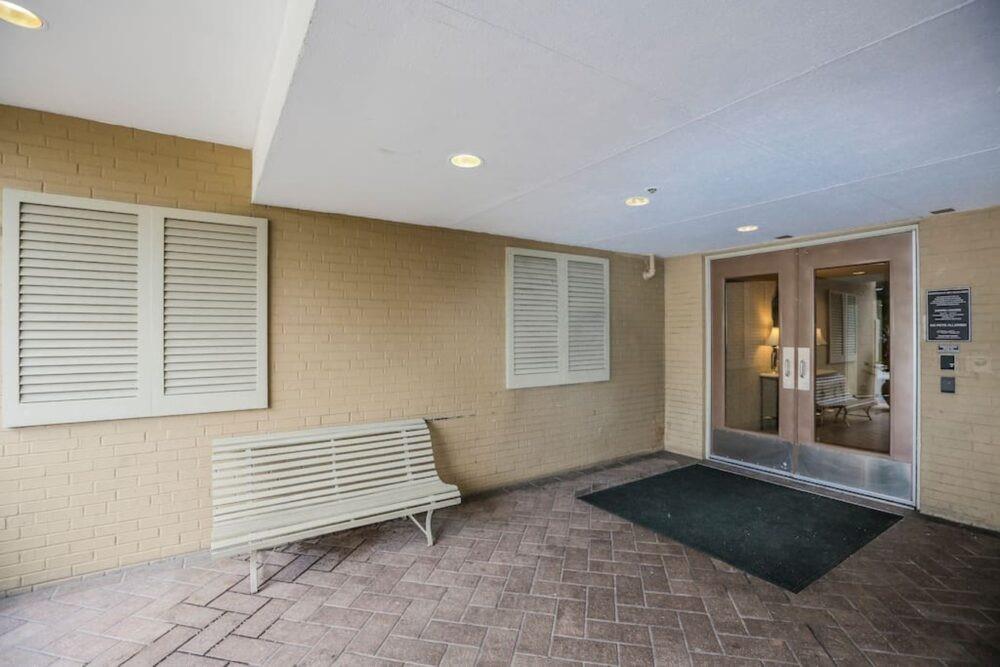 300 Peachtree Street NE Unit 6H