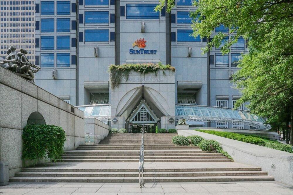 300 Peachtree Street NE Unit 6H