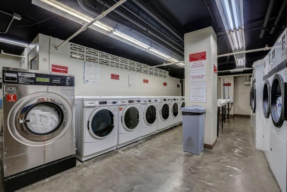 300 Peachtree Street NE Unit 6H