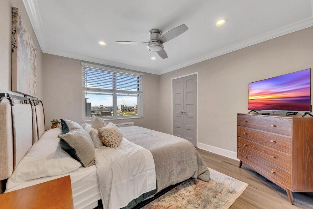 300 Peachtree Street NE Unit 6H