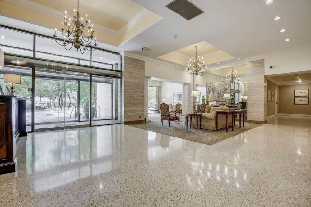 300 Peachtree Street NE Unit 6H