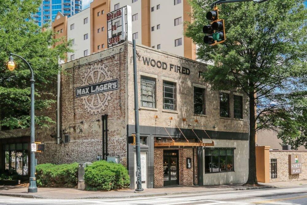 300 Peachtree Street NE Unit 6H