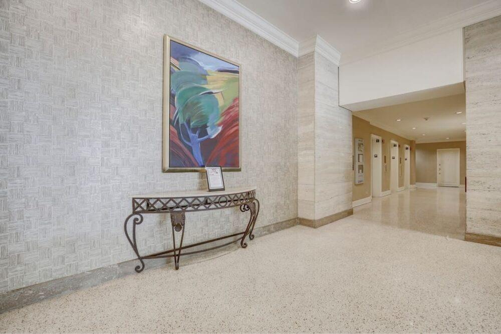 300 Peachtree Street NE Unit 6H