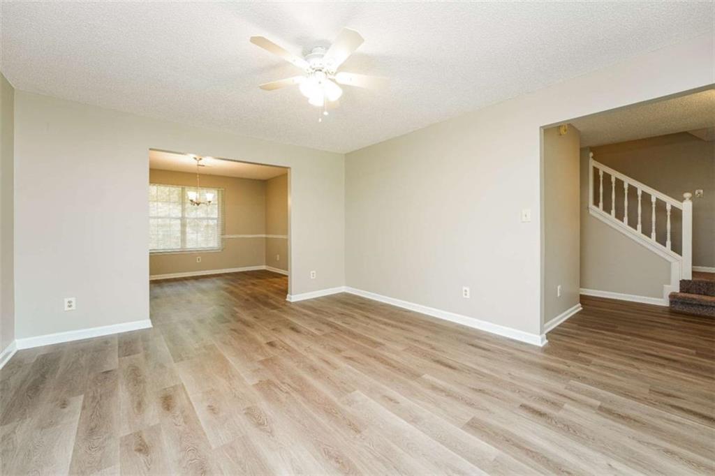 1594 Linksview Close