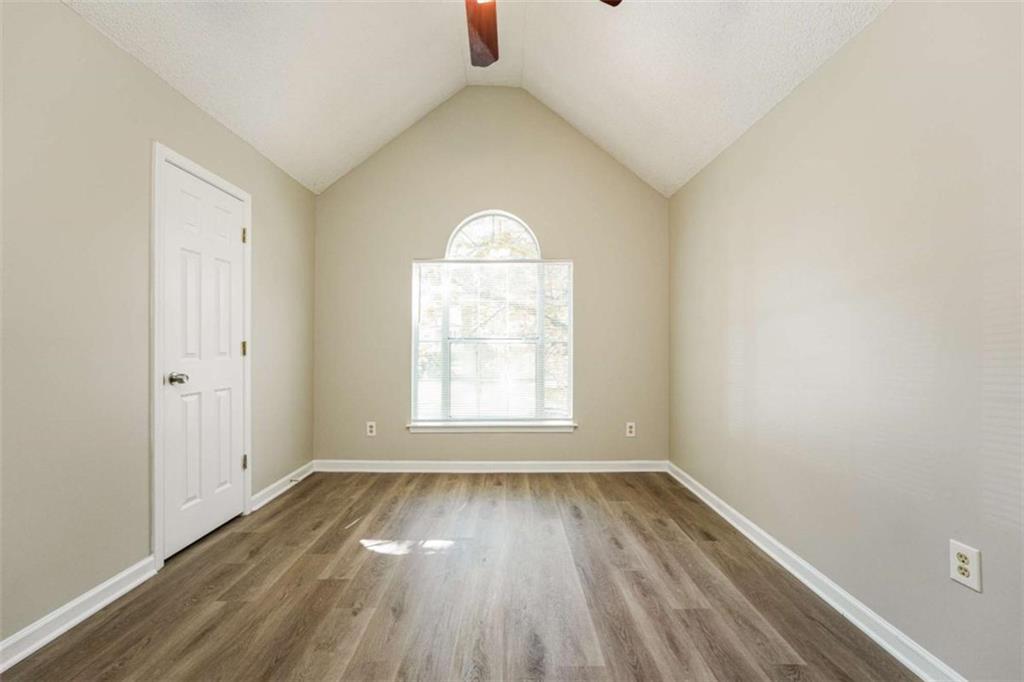 1594 Linksview Close