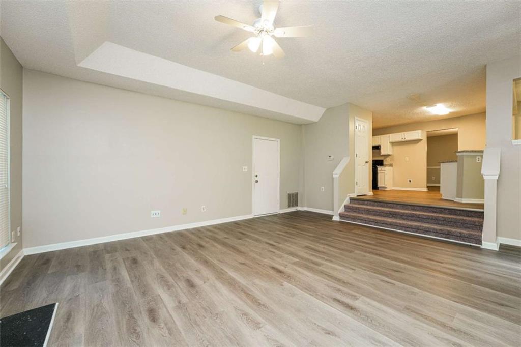 1594 Linksview Close