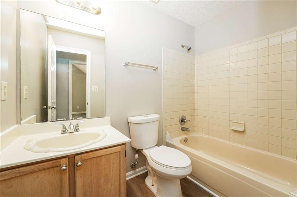 1594 Linksview Close