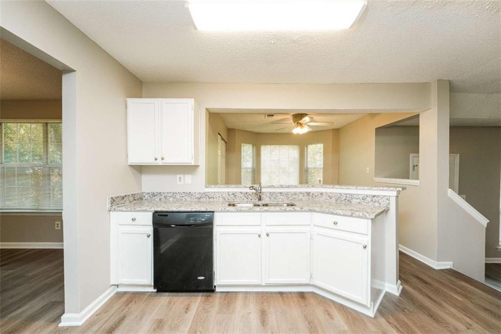 1594 Linksview Close