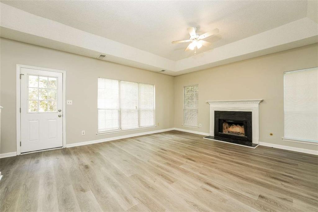 1594 Linksview Close