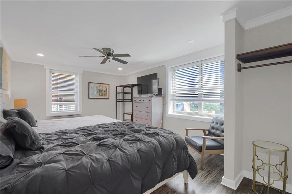 300 W Peachtree St 21 E W