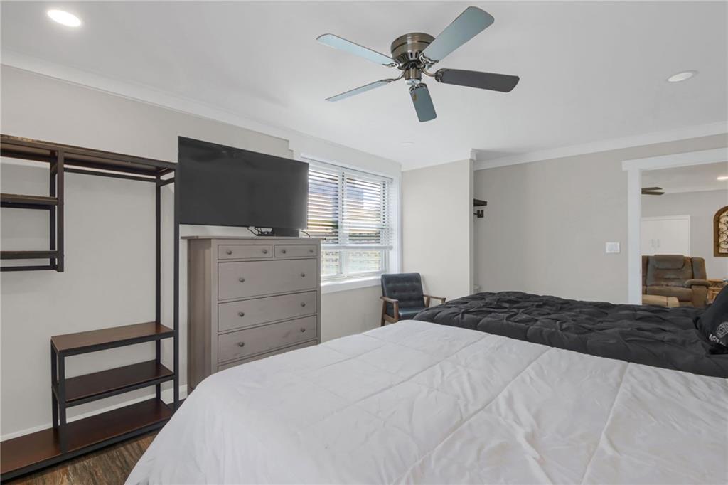 300 W Peachtree St 21 E W