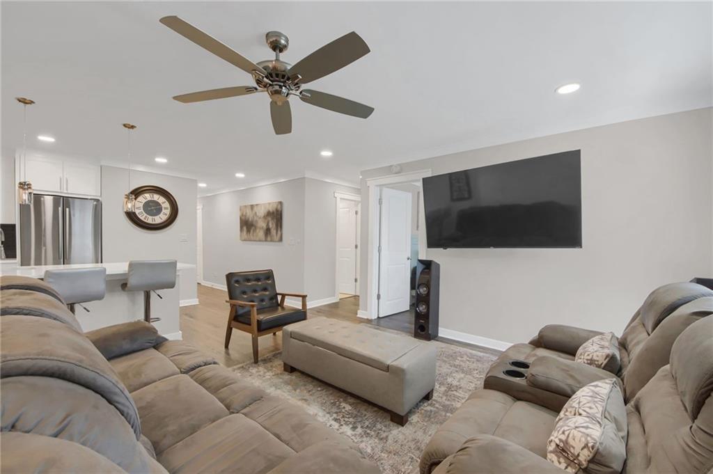 300 W Peachtree St 21 E W