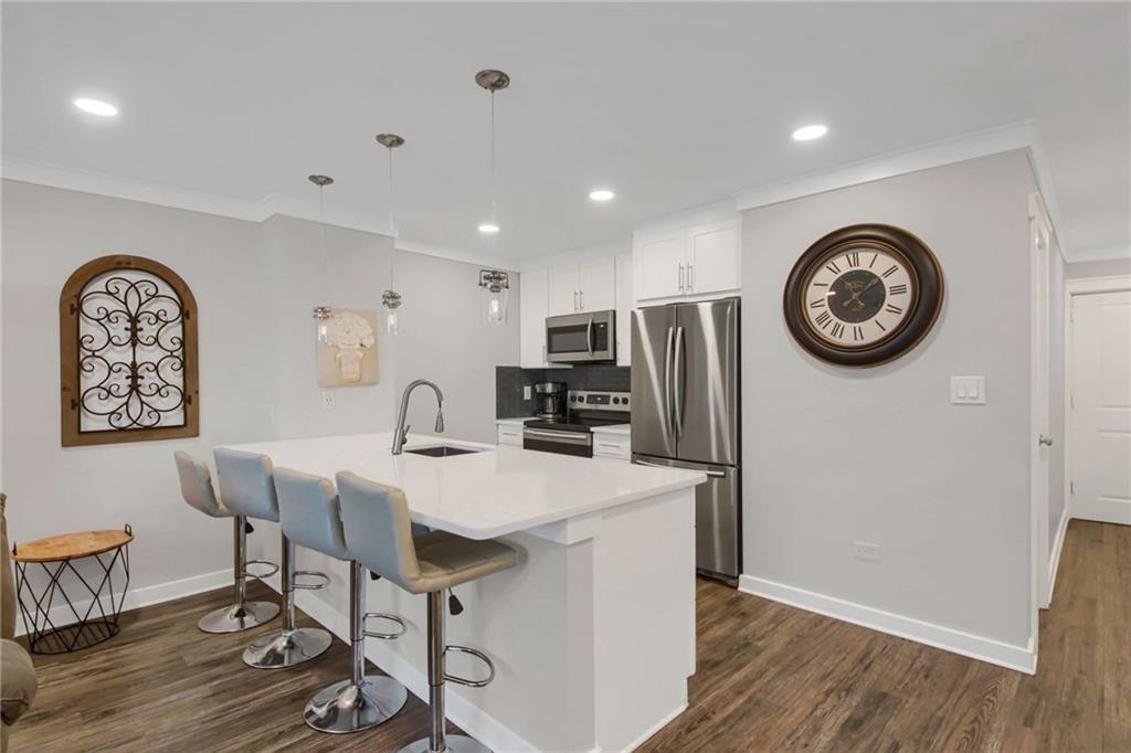 300 W Peachtree St 21 E W