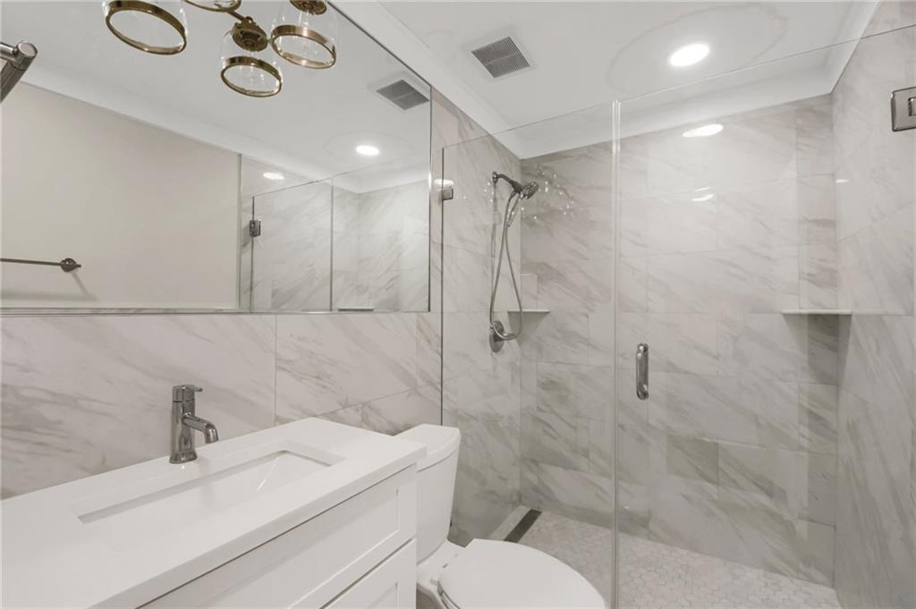 300 W Peachtree St 21 E W