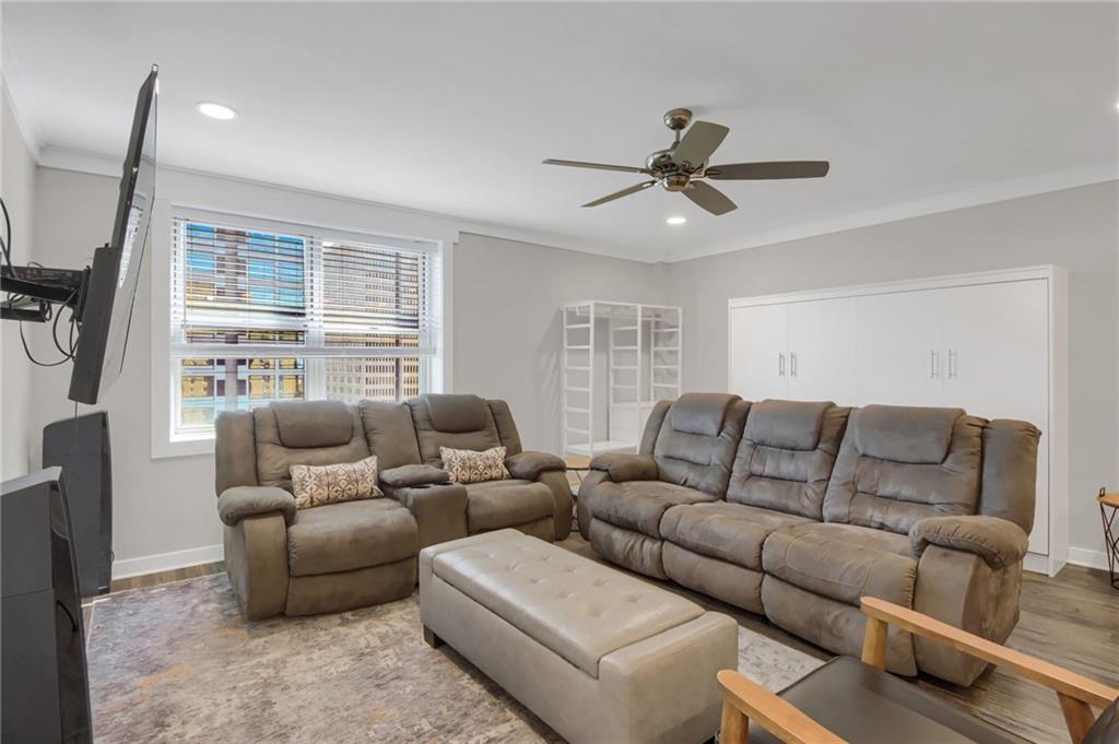 300 W Peachtree St 21 E W