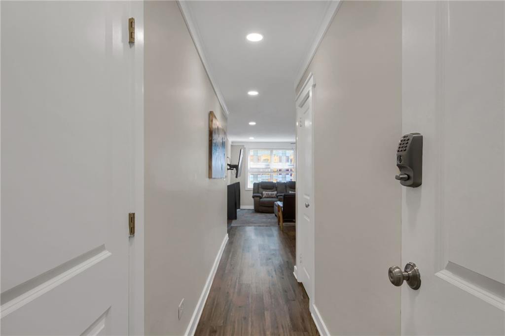 300 W Peachtree St 21 E W